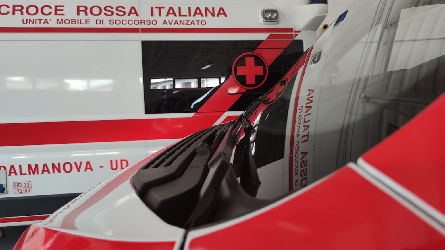 Immagine per Auto contro un muro a San Giovanni di Duino, due feriti: una donna grave